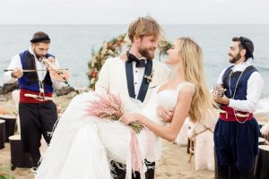 Elegant-beach-wedding-with-bohemian-charm-in-Crete-16 5