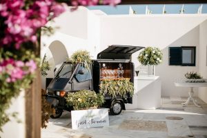 Delight-your-Wedding-Guests-with-a-Prosecco-Bar-Van-1-1 5