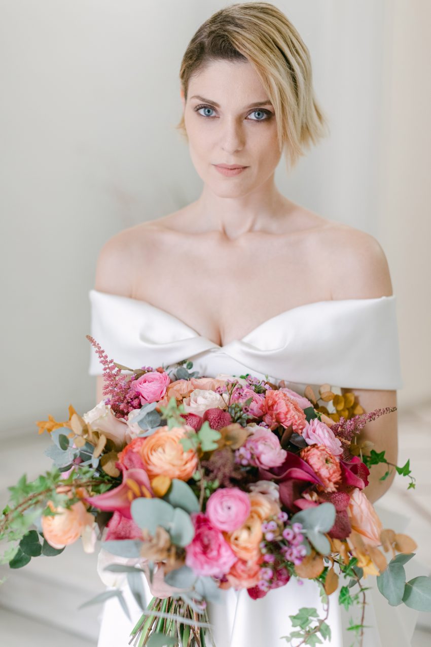 A bride’s charming wedding preparation in Greece